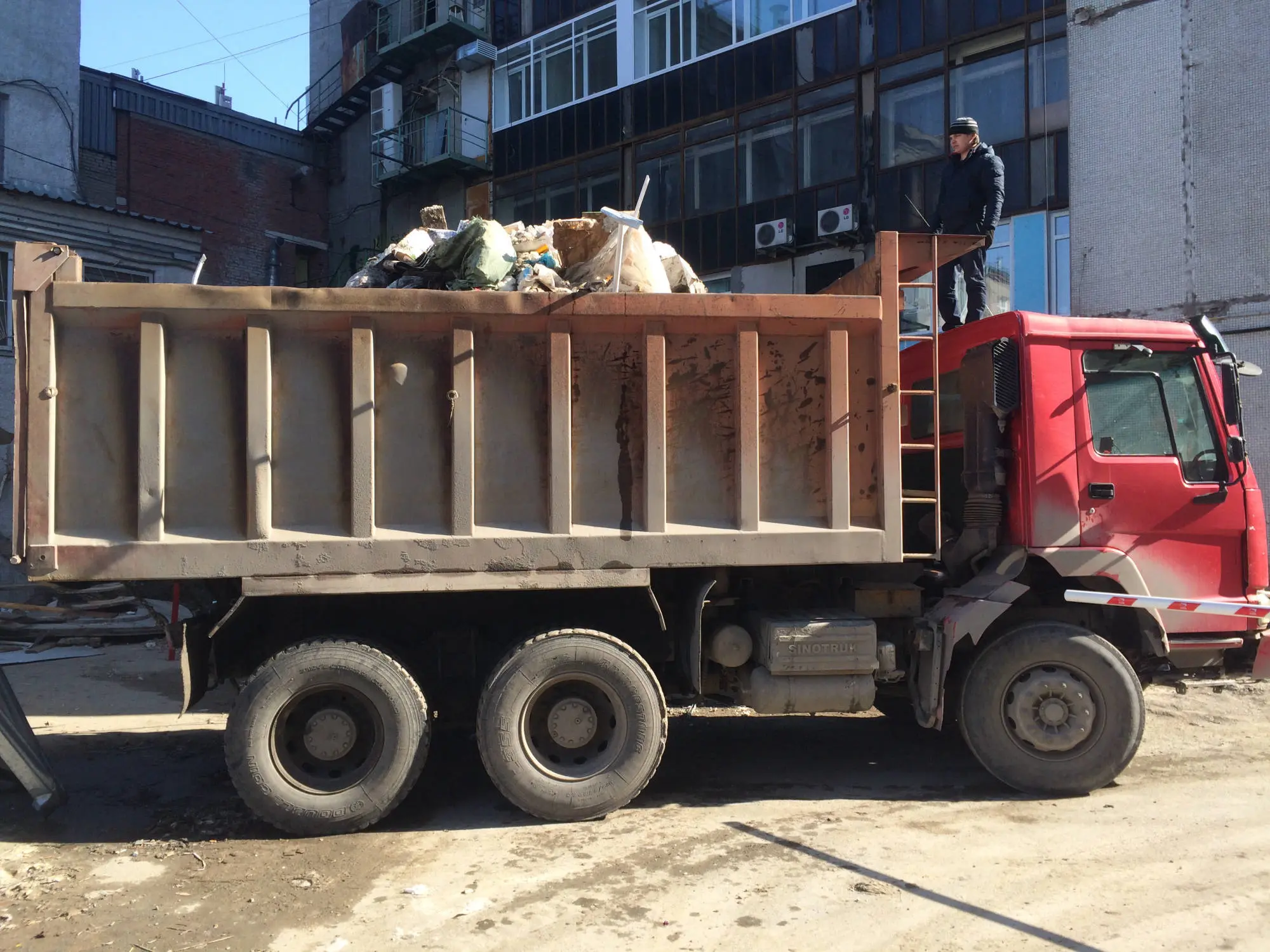 Вывоз строительного мусора Хово Новосибирск