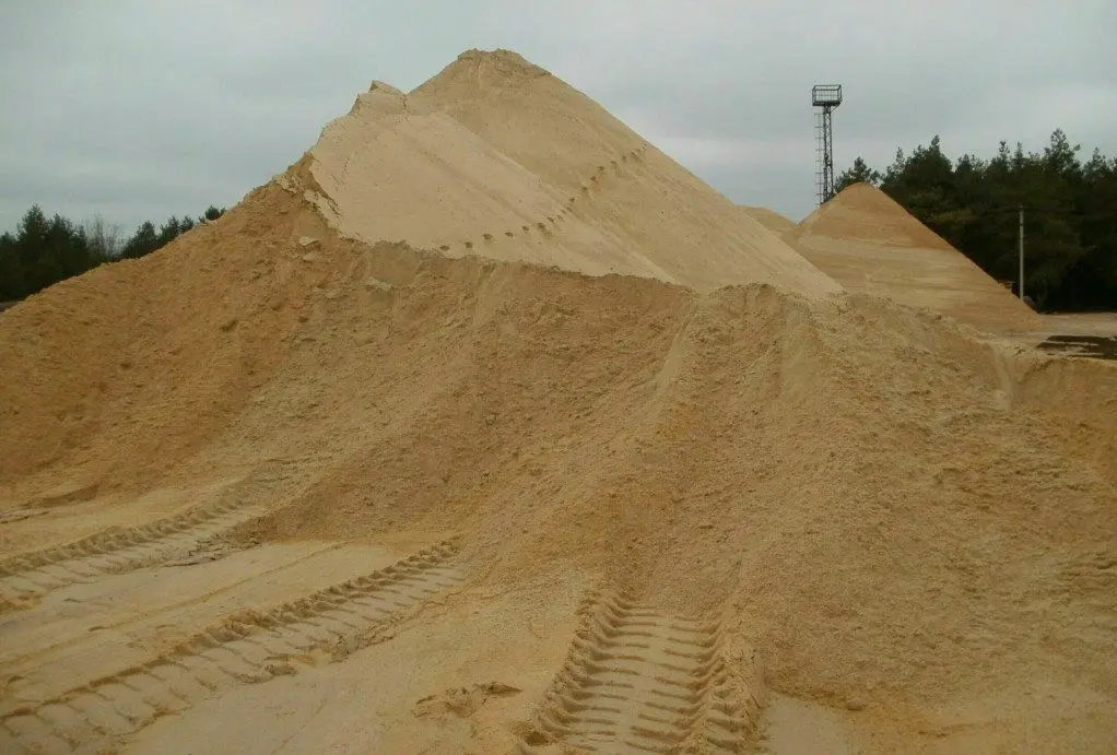 Песок крупный м.кр. 2.0-2.3 с доставкой в Новосибирске
