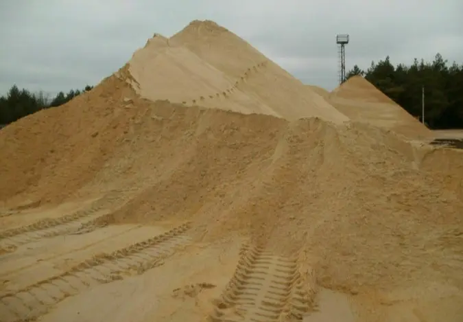 Песок растворный м.кр. 1.3 с доставкой в Новосибирске