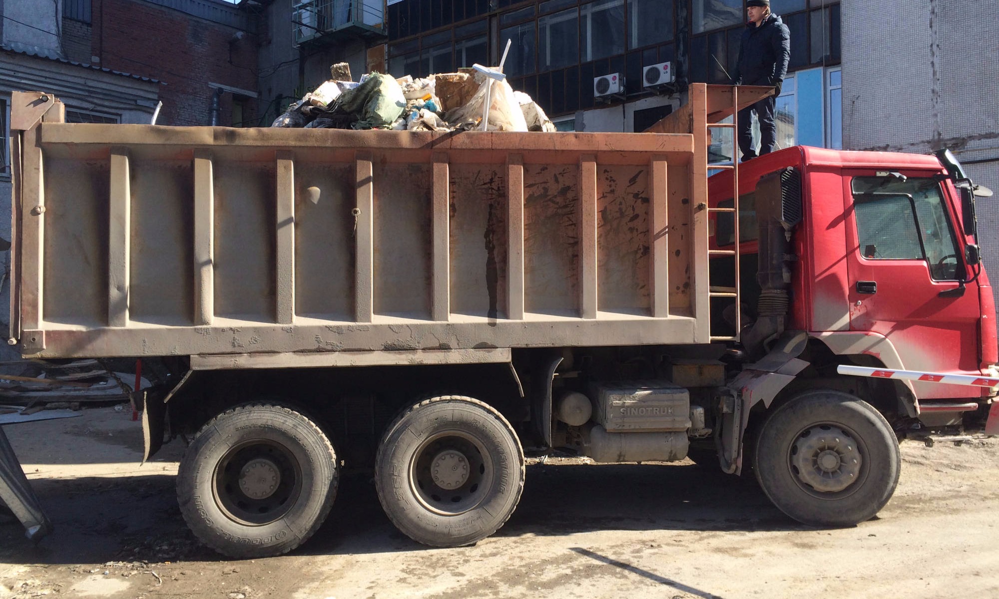 Вывоз строительного мусора Хово Искитим