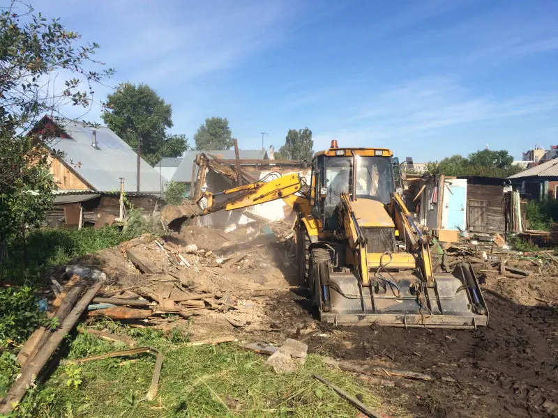 Демонтаж дома с вывозом строительного мусора в Новосибирске
